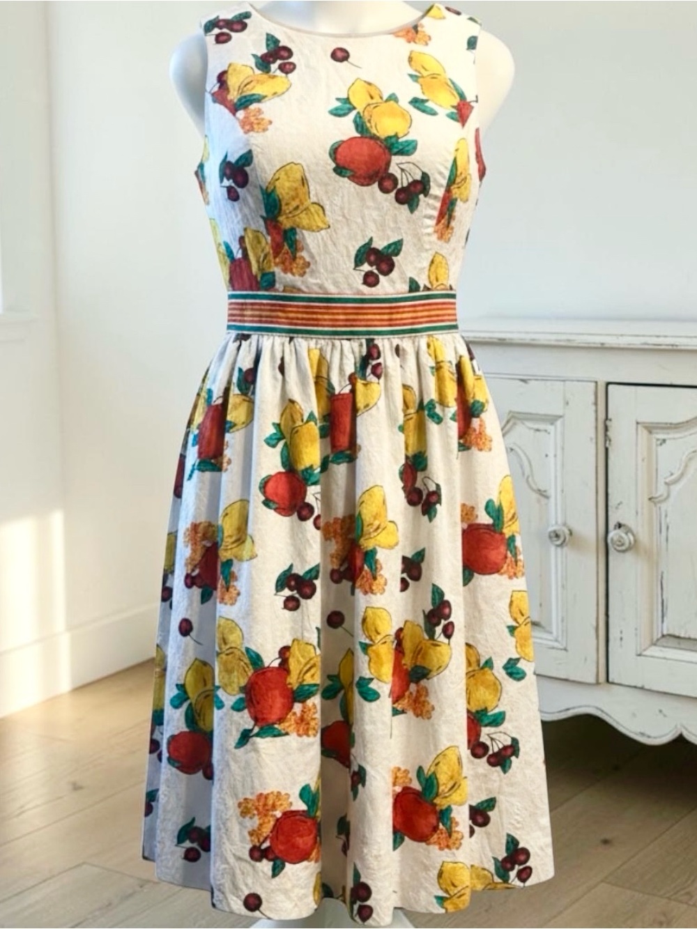 Eva Mendez Sleeveless Midi Fruit-Print Dress in White with Yellow & Red 10